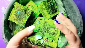 Video herunterladen: EVERY Citric Acid Dyed Gym Chalk Crush I've Done So Far! 🌈☔  柠檬酸染色镁粉块大合集