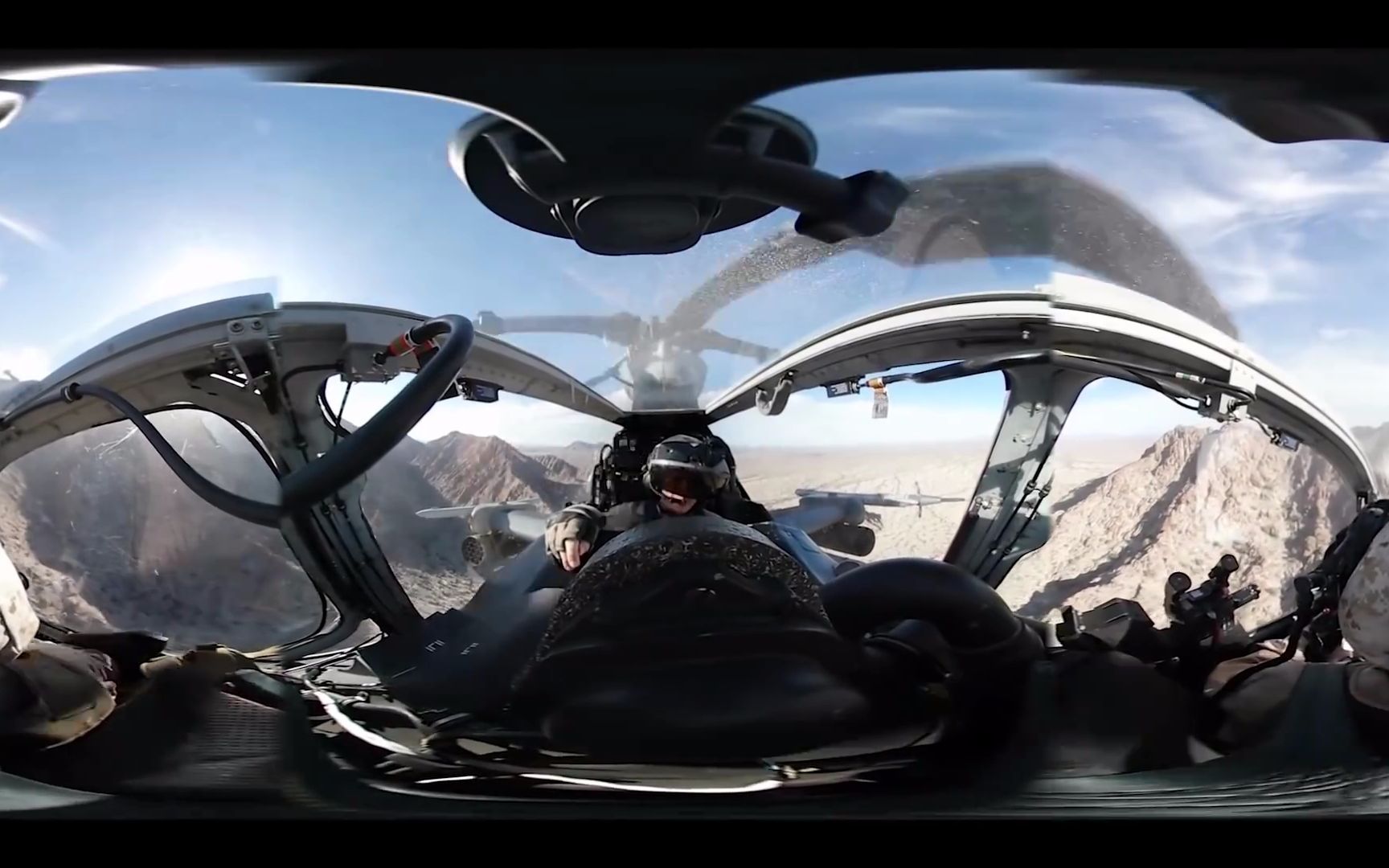 vr视角:米军毒液武装直升机低空日常飞行训练