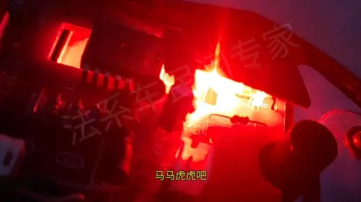 再修鼠标和把缺陷改进，断了的滚轮也不用换，修它，虽然网吧款游戏鼠标很山寨，但也不是不能用。只要会修和懂设计原理，微动，编码器光电模块都可以修的。