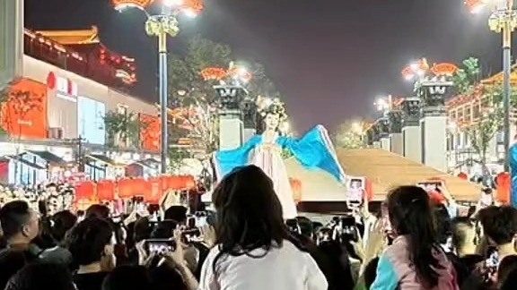 大唐不夜城2026.9.26人流量（起码要10月16号到30号旅游淡季星期一到星期五去，避开星期六，星期天节假日才行，要不然还是很挤，现在是中秋，过几天