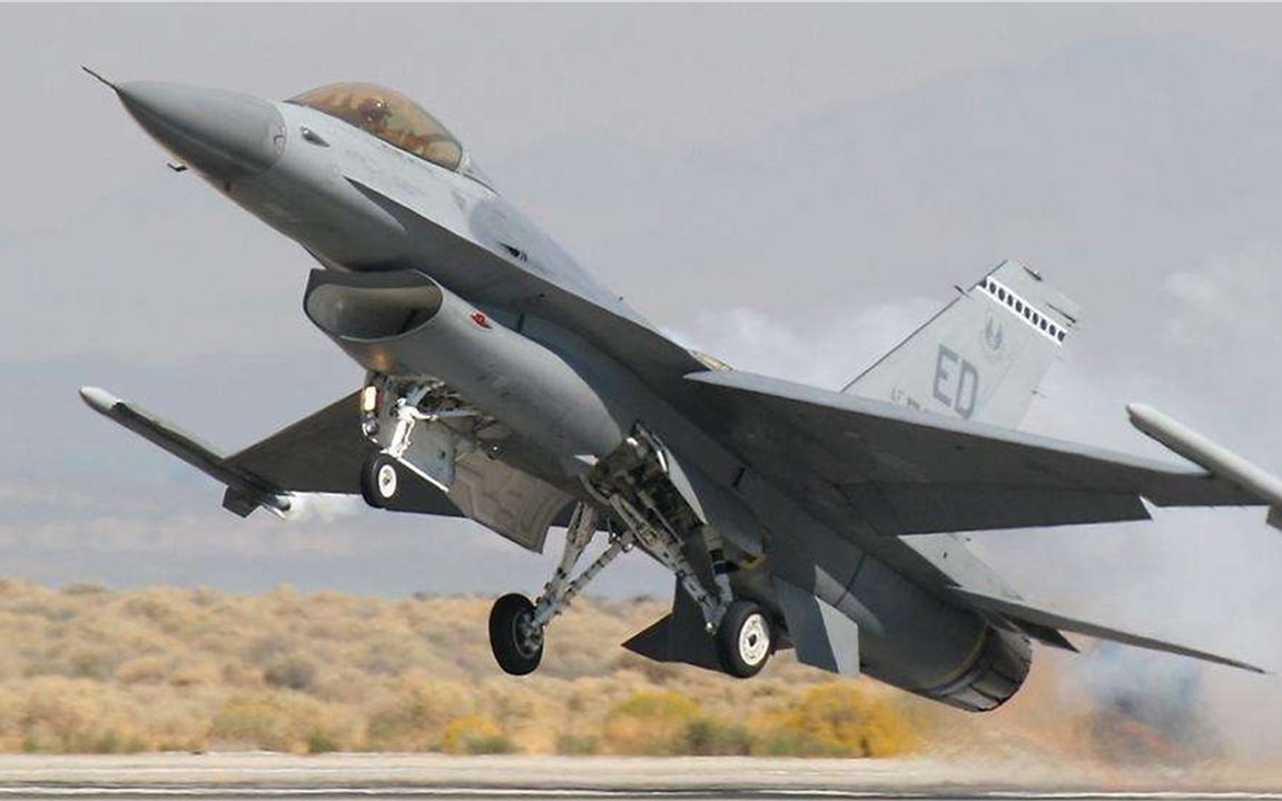 又一款中国战机显露獠牙,击败全球头号三代机,曾演习中锁定歼20_哔哩