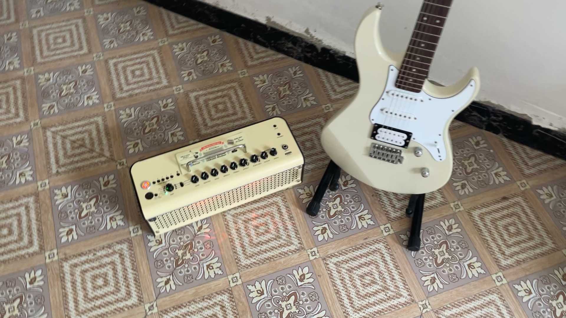 雅马哈thr30ii 电吉他pac112v