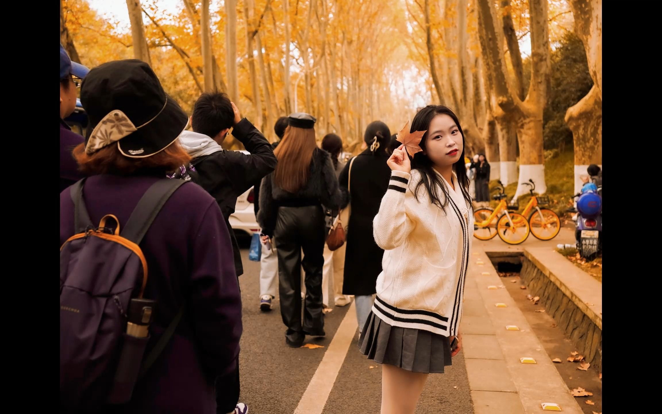 为化州jk大二美少女秋季风格拍照