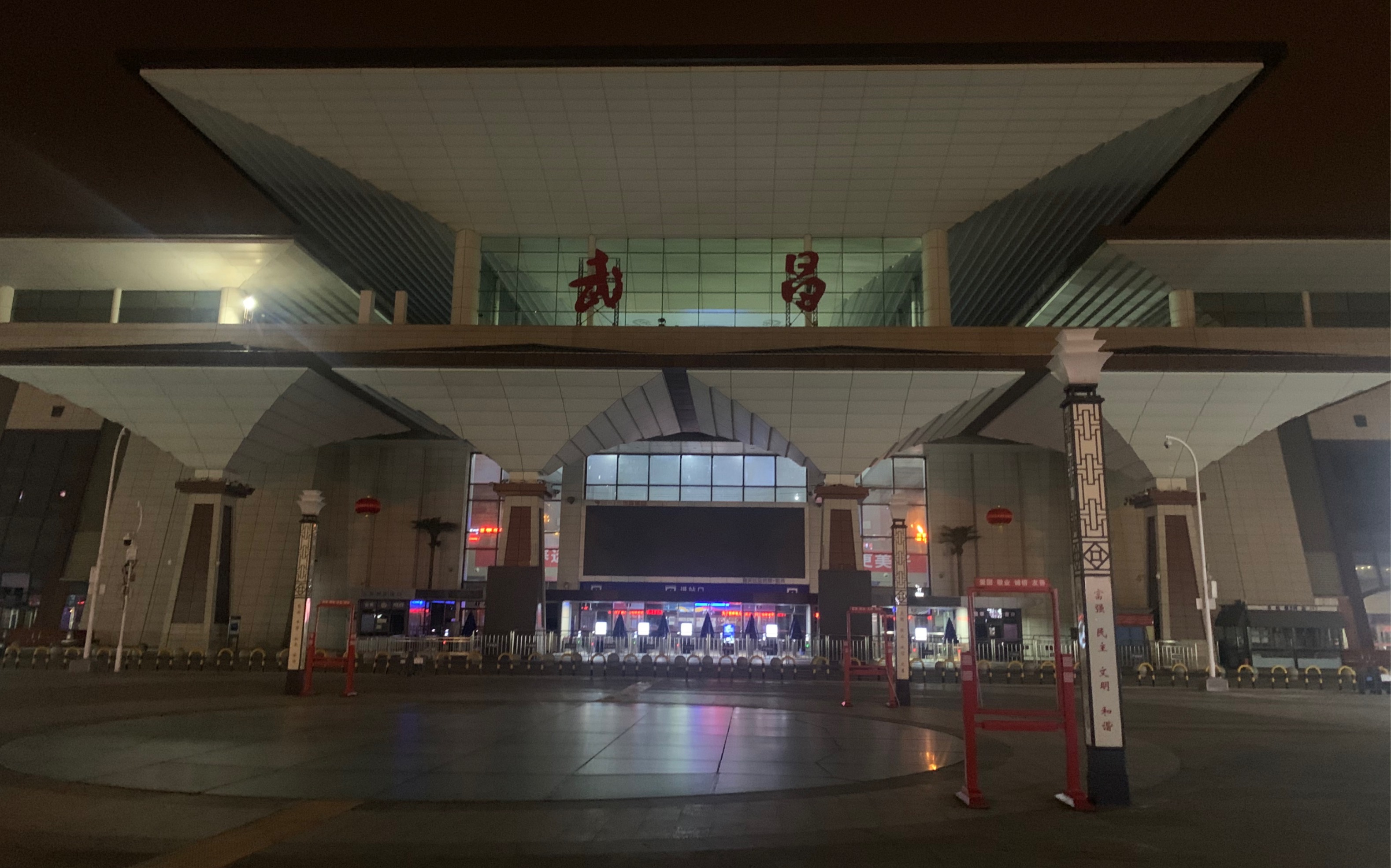 记录武汉历史性的一刻 凌晨4点-封城中的武汉