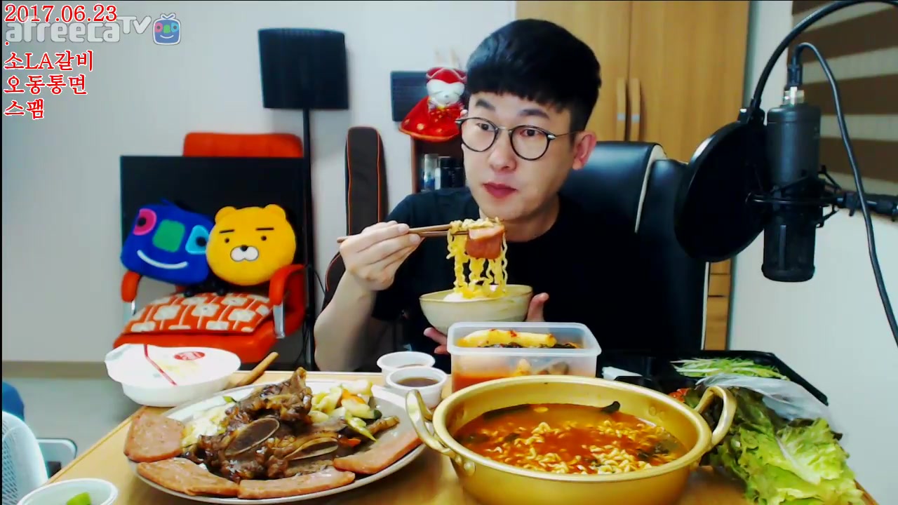 【韩国吃播】眼镜哥吃牛排骨,泡面_哔哩哔哩 (゜-゜)つロ 干杯