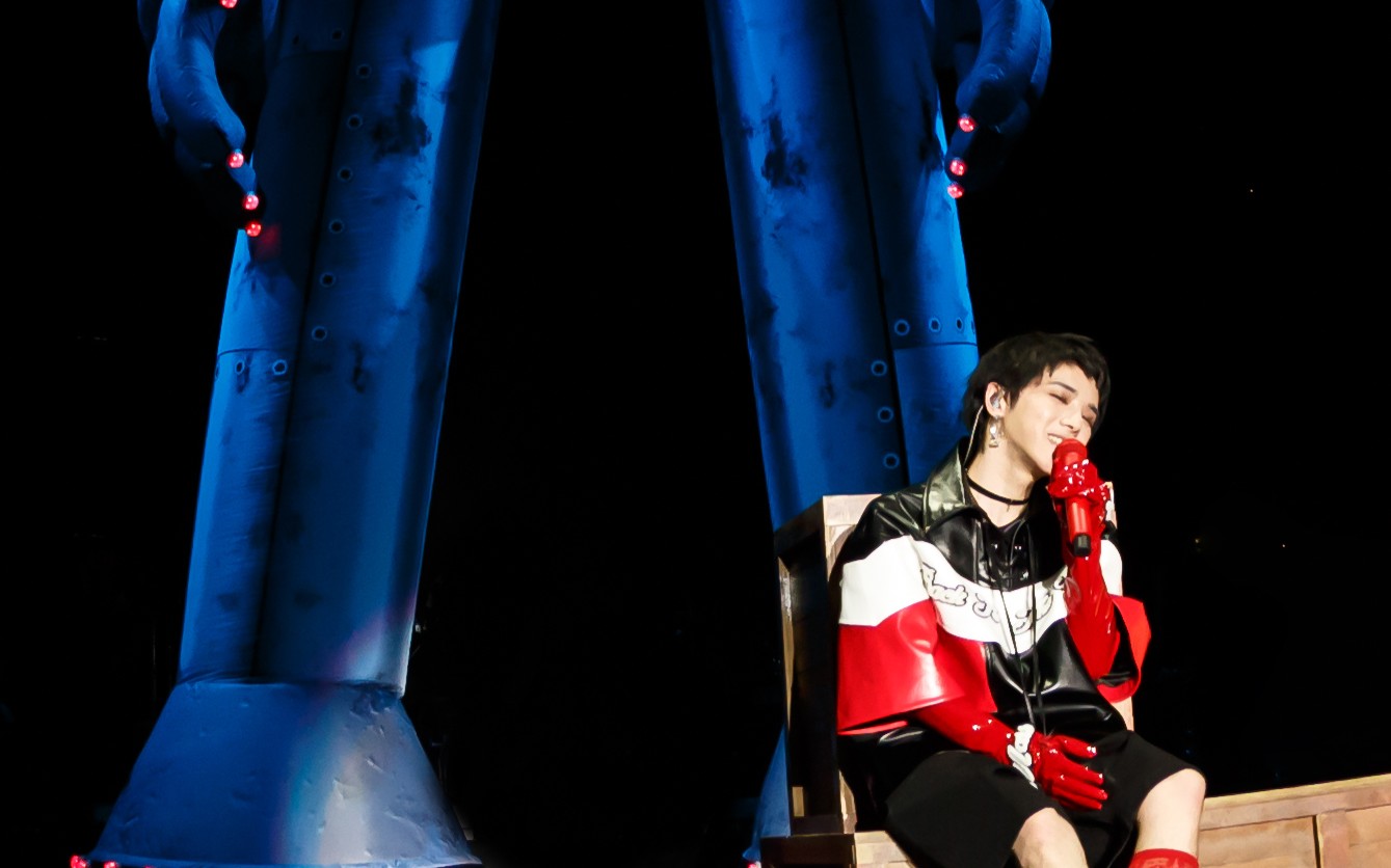 华晨宇忧伤的巨人写给未来的孩子20180908