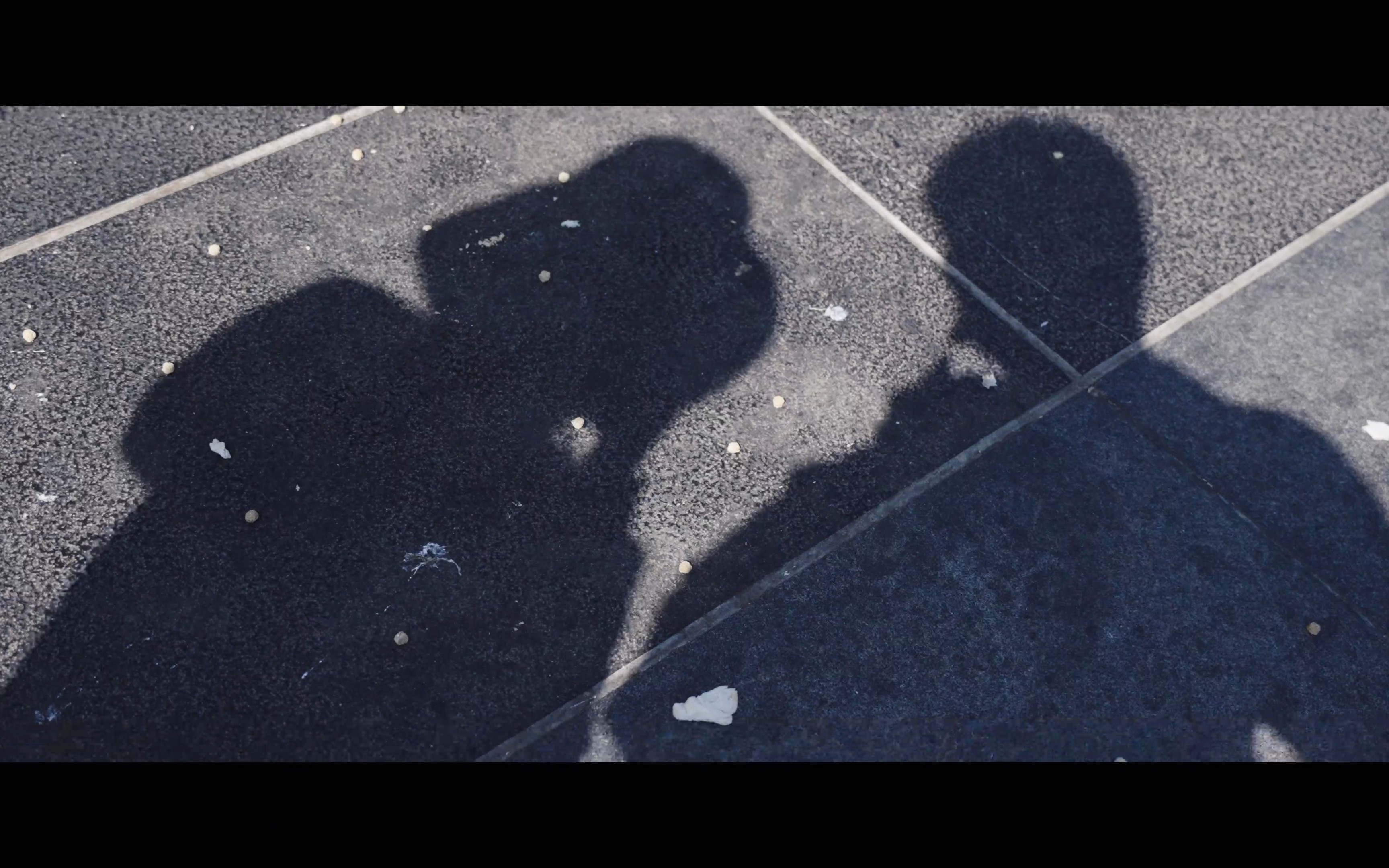 地上有两个影子