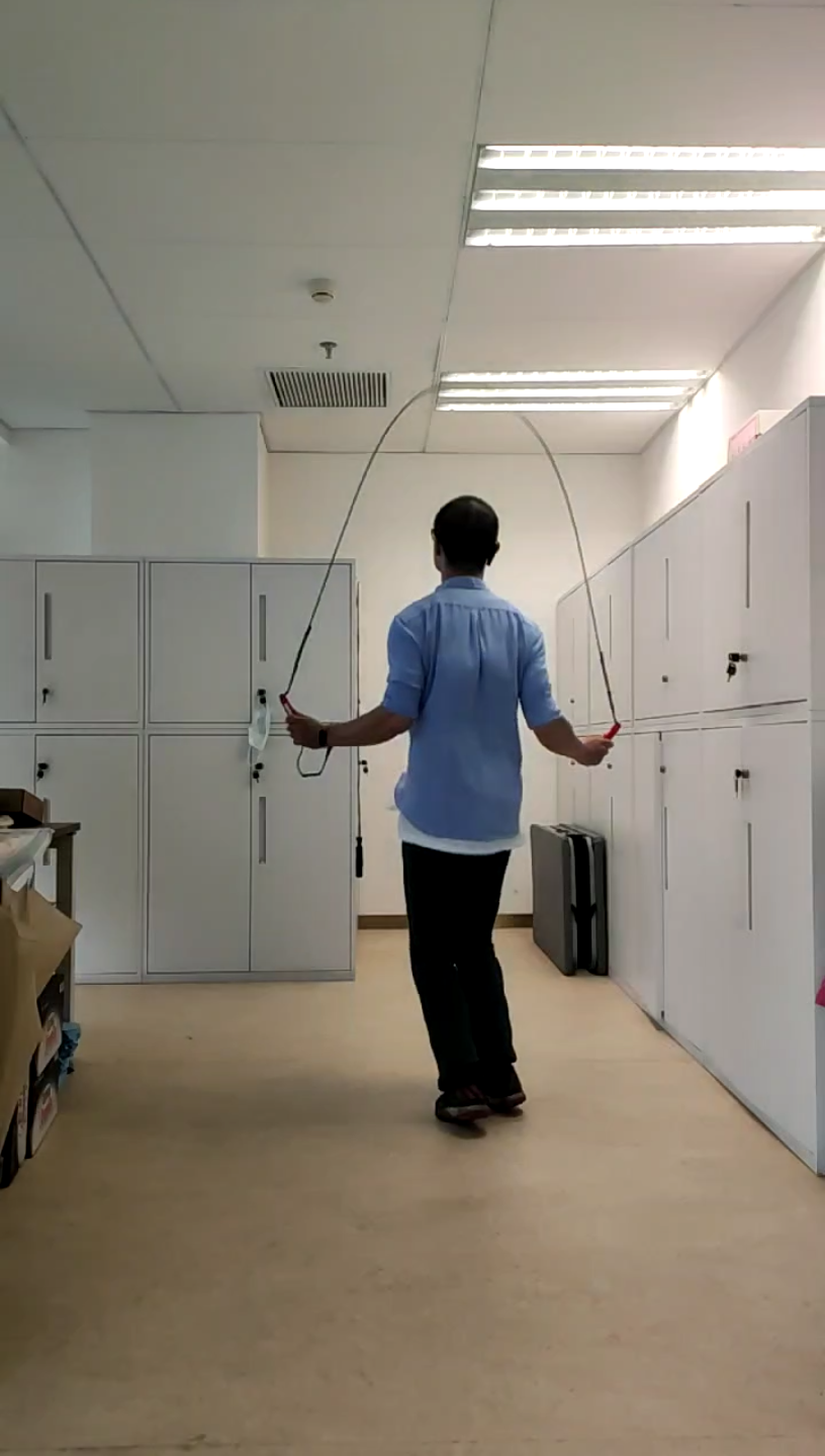 今天跳绳成功一个三摇