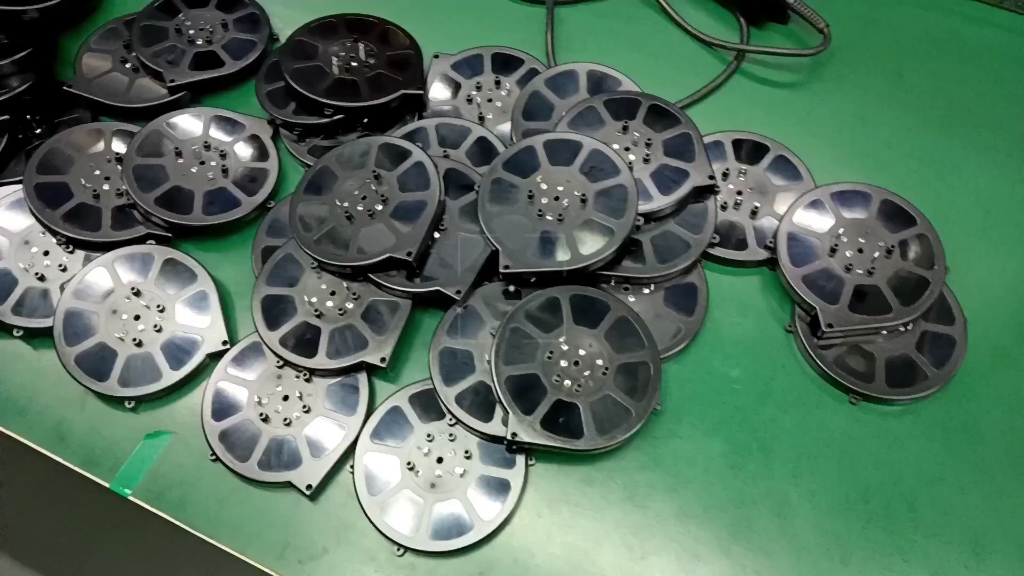 自动伸缩收线卷线器,带自锁功能,插头,固定端,拉出端,固定端连接电源