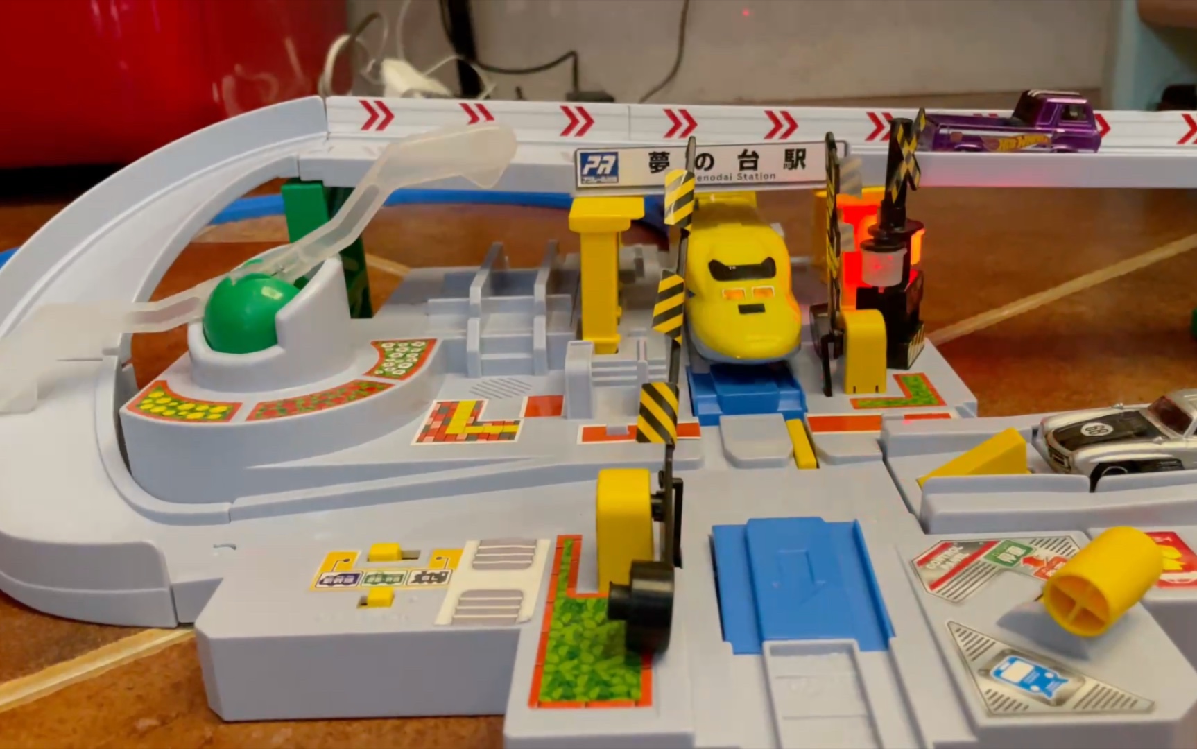 多美卡普乐路路火车场景把玩体验