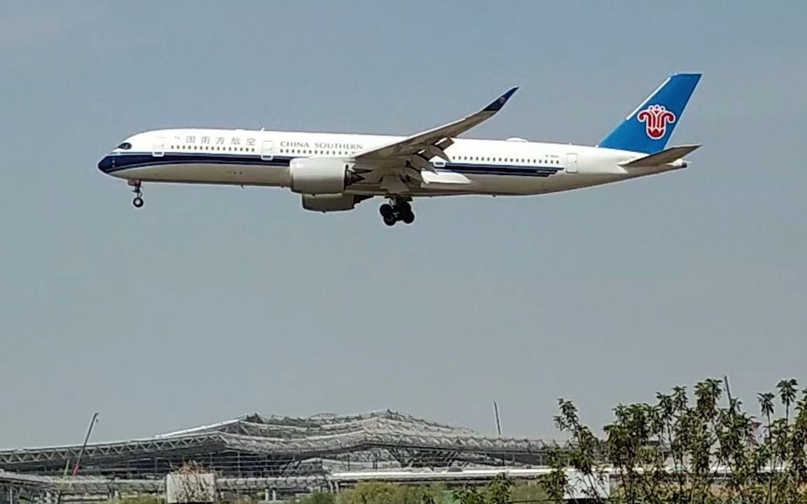 南航a350-900咸陽機場落地