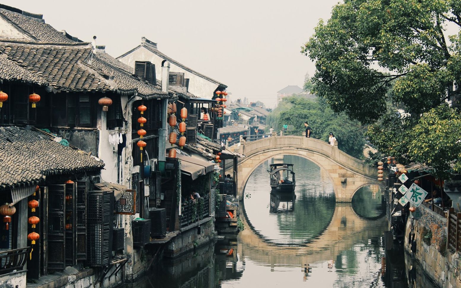 [图]【青石巷·钢琴】青石板的路，雨淅淅沥沥