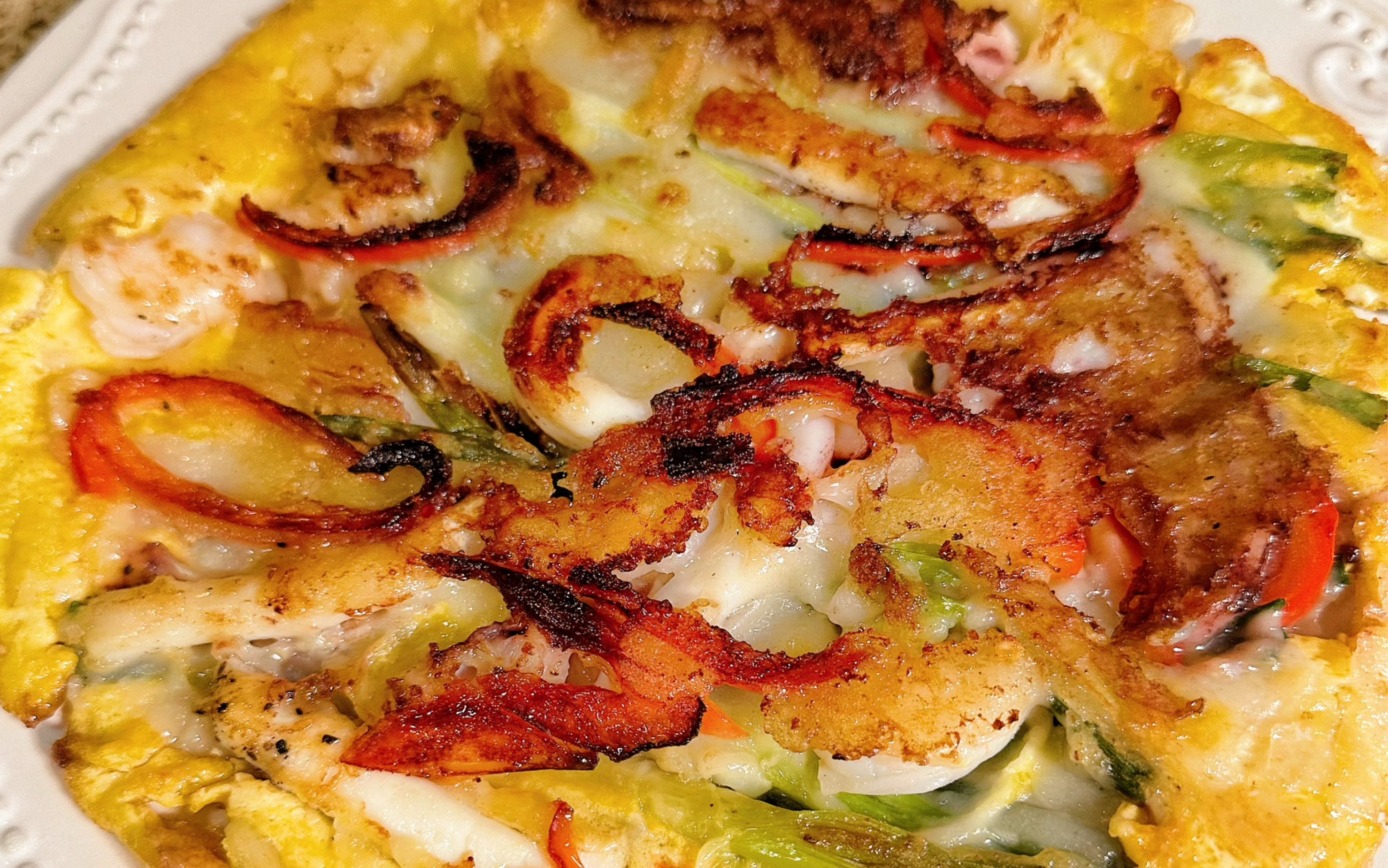 海鲜葱饼| 裹着满满葱香和q弹鱿鱼的煎饼,蘸着料汁,一口沦陷!