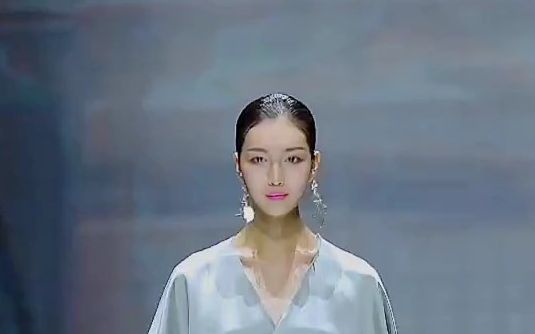 2022秋冬深圳时装周模特李天舒中国风走秀