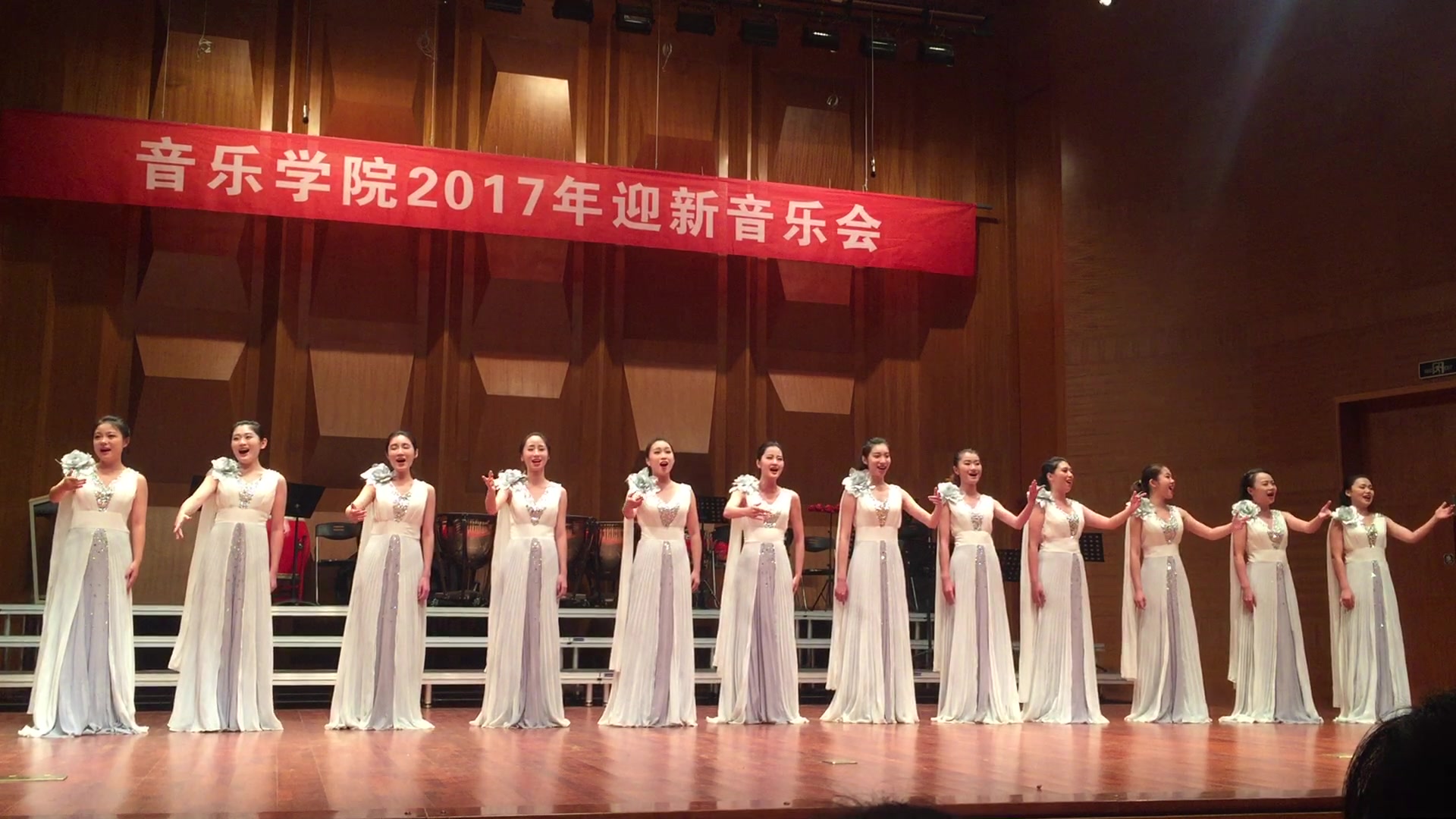 [图]福建师范大学2017迎新音乐会 女声小合唱《问春》