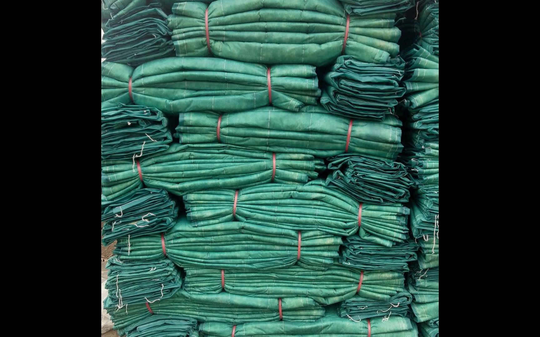 阻燃岩棉被厂家,工地防寒保温被,建筑保温棉被