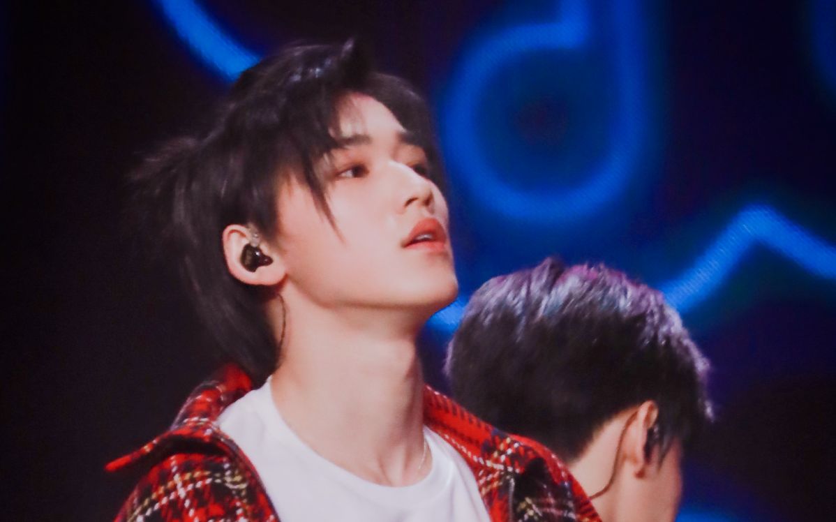 【宋亚轩直拍】晕腿注意!qq音乐扑通表彰大会《要你管》竖版全身精选