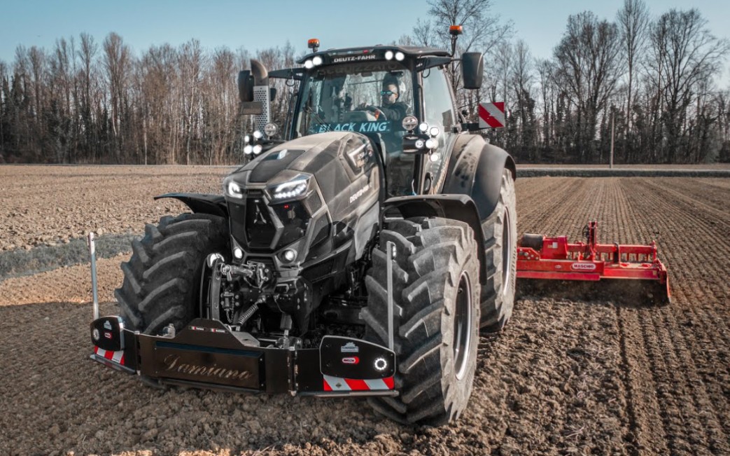 农机界的黑武士道依茨法尔deutzfahr7250ttvwarrior拖拉机搭配马斯奇