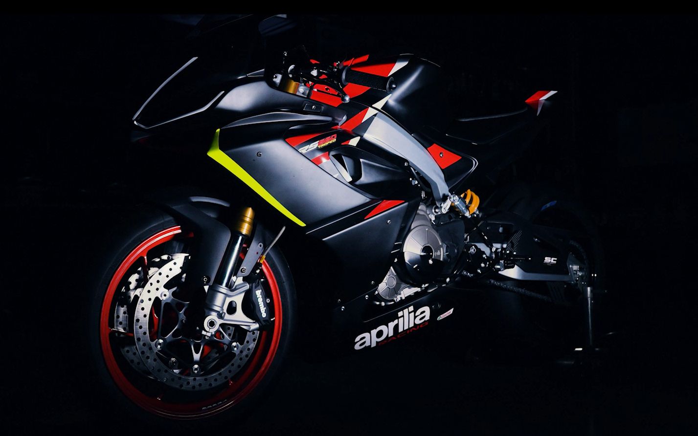 Aprilia Racing技术加持,打造精密调教的RS 660 Trofeo改装套件. 一键变身赛道骑士,媲美SuperSport 600级别赛车的圈速表现.哔哩哔哩bilibili