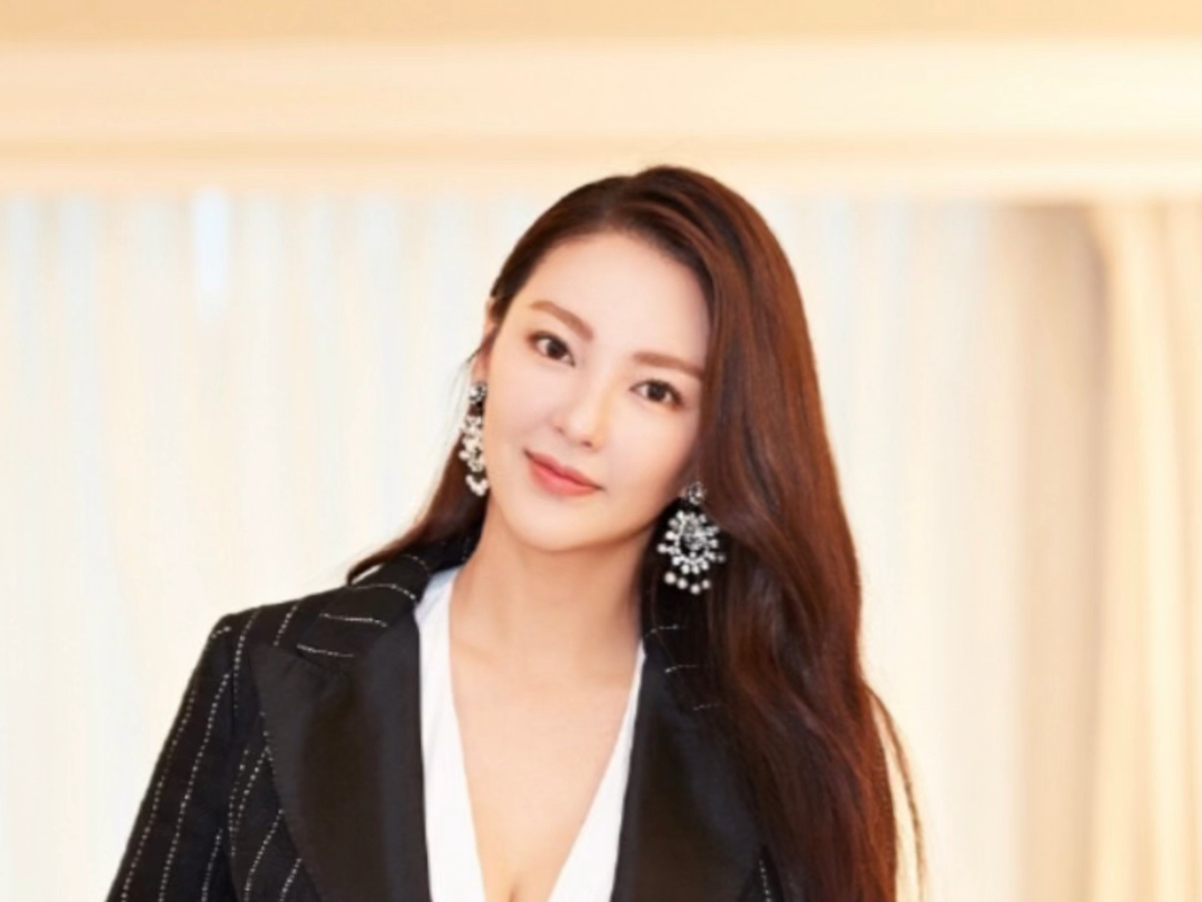 张雨绮都有赘肉了,还偷吃孟佳的泡面