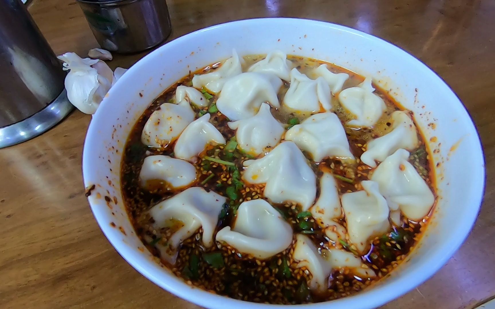 西安特色小吃酸汤水饺有饺有汤,原汤化原食,酸辣可口,开胃解腻