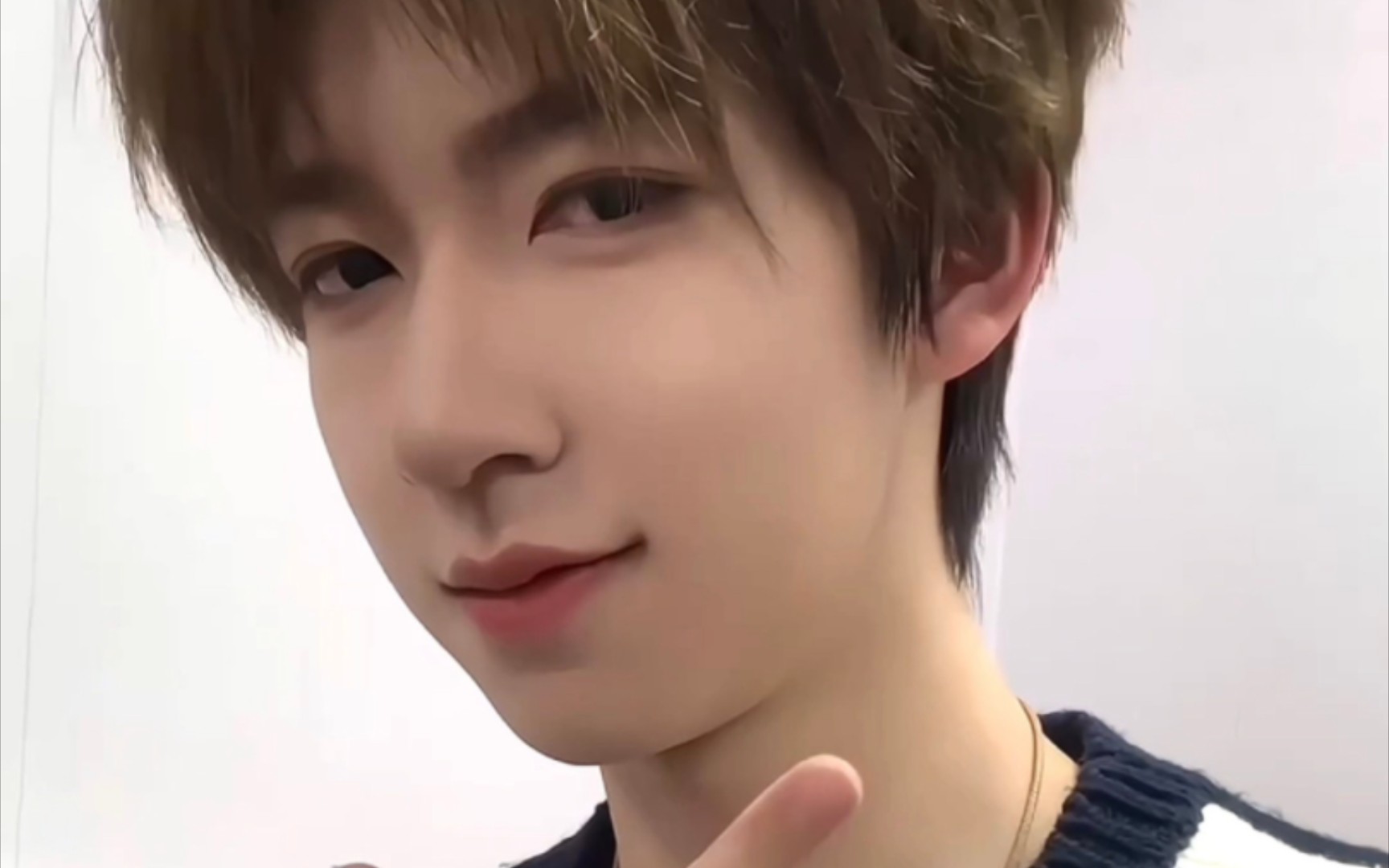 贺峻霖〕啊啊啊怼脸拍也好帅!爱看爱看!多多安排,谢谢