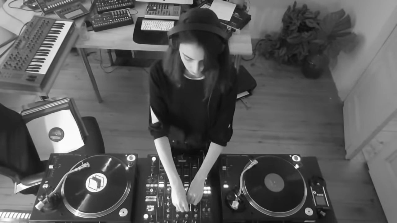 techno女神amelielenssundaysathome