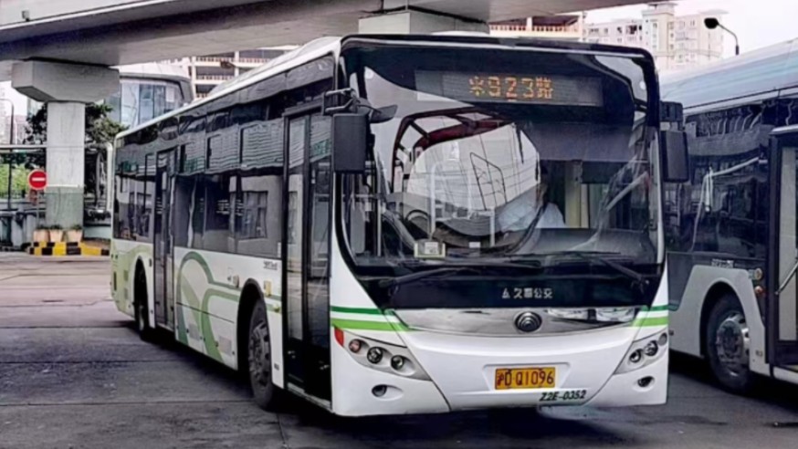 (巴士三公司)上海923(原840路)公交车终点出上海体育馆(上海体育馆往