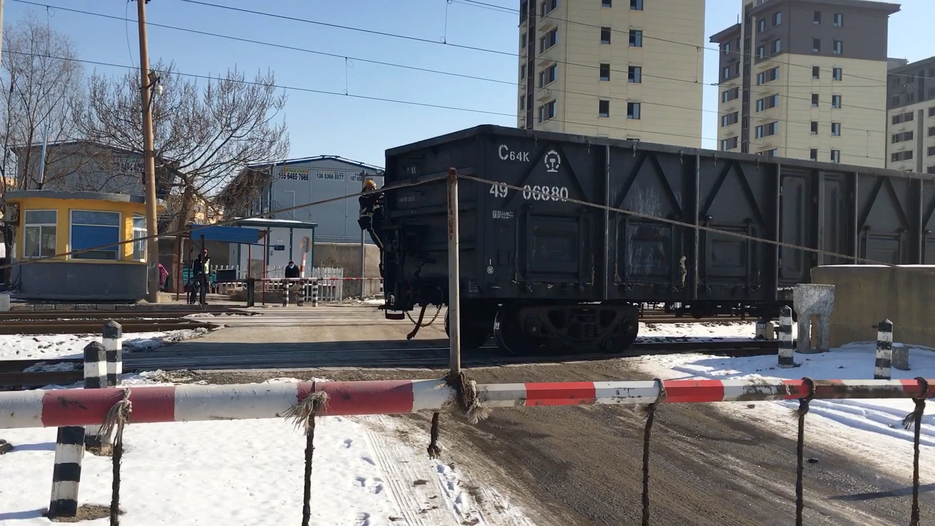 [图]张东线货场北门道口拍车