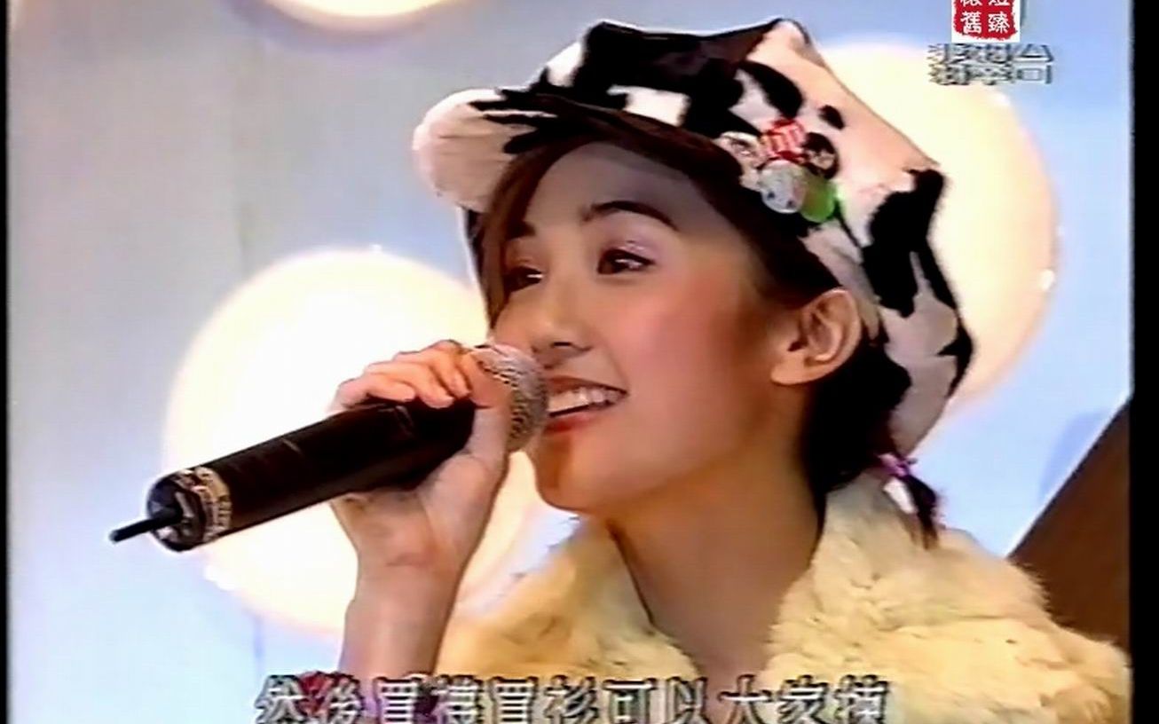 刚出道的twins蔡卓妍钟欣桐演唱女校男生