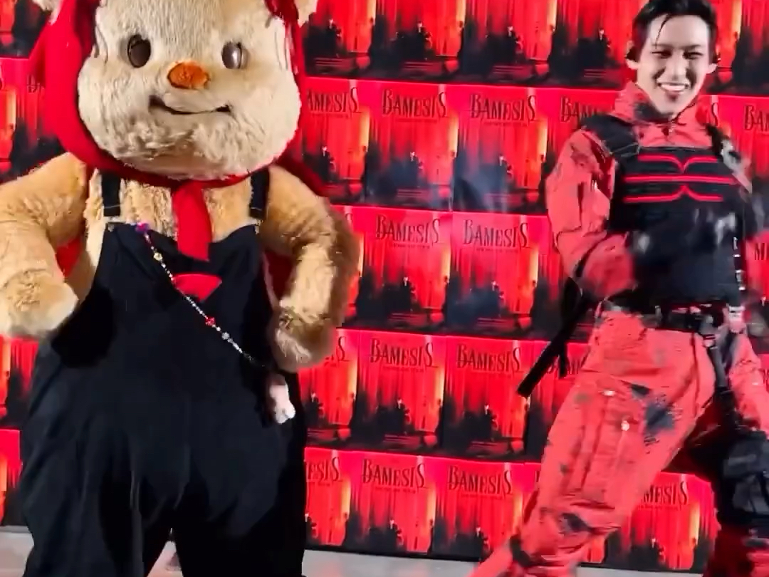 bambam和泰国顶流同框 好可爱