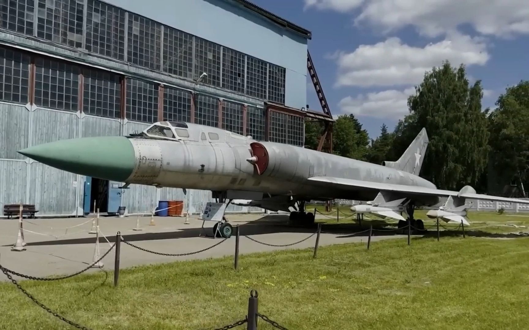 大毛家的 tu-128 高空高速截击机,专门拦截战略核轰炸机