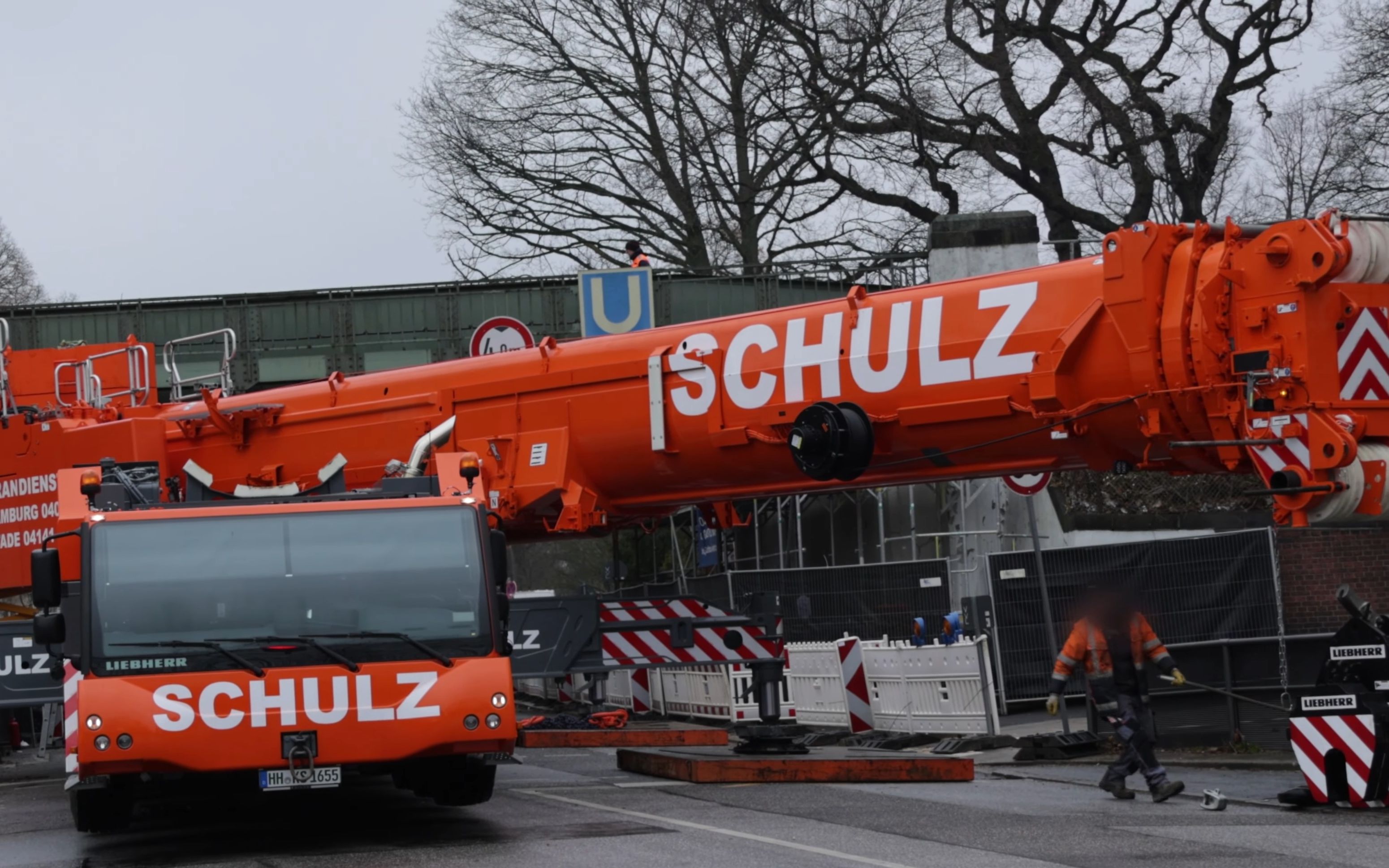 650吨利勃海尔ltm1650-8.1起重机施工作业4k