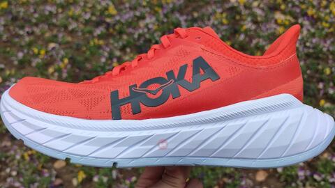 HOKA ONE ONE Carbon X2 适合入门跑者的碳板跑鞋，HOKA 卡奔X2 跑鞋测评 | 跑友请留步049