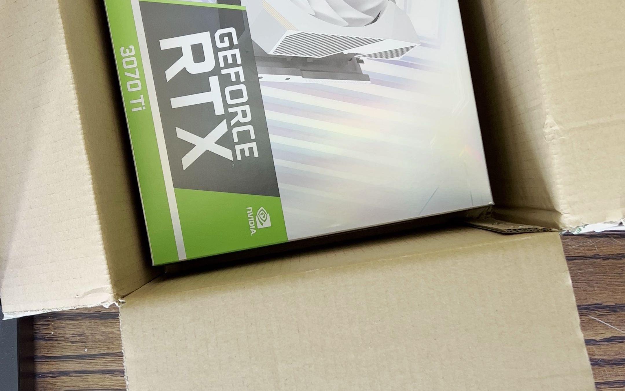 七彩虹3070tiultra显卡开箱