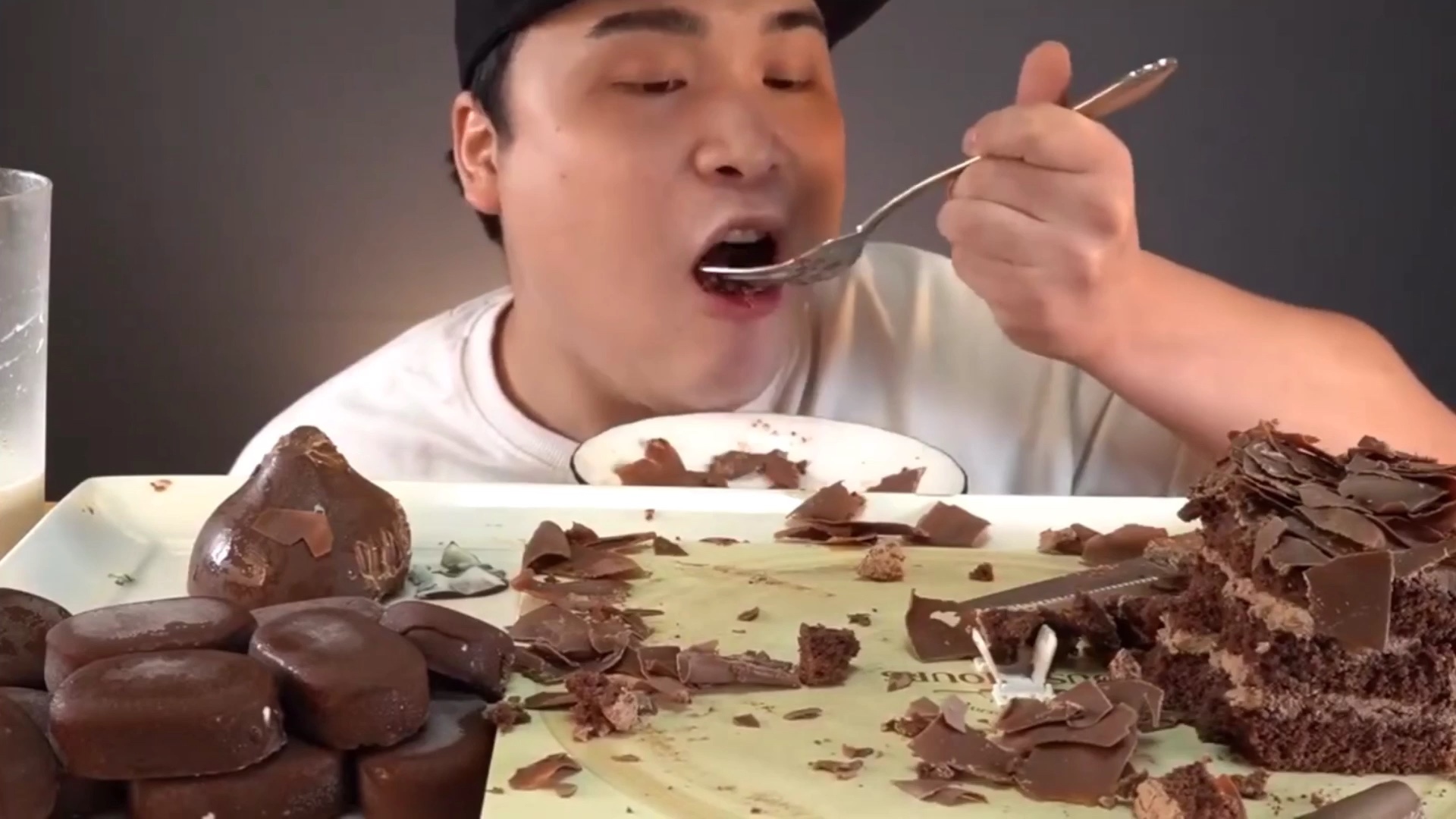 韩国吃播大胃王吃播donkey弟弟吃播甜点冰淇淋吃播