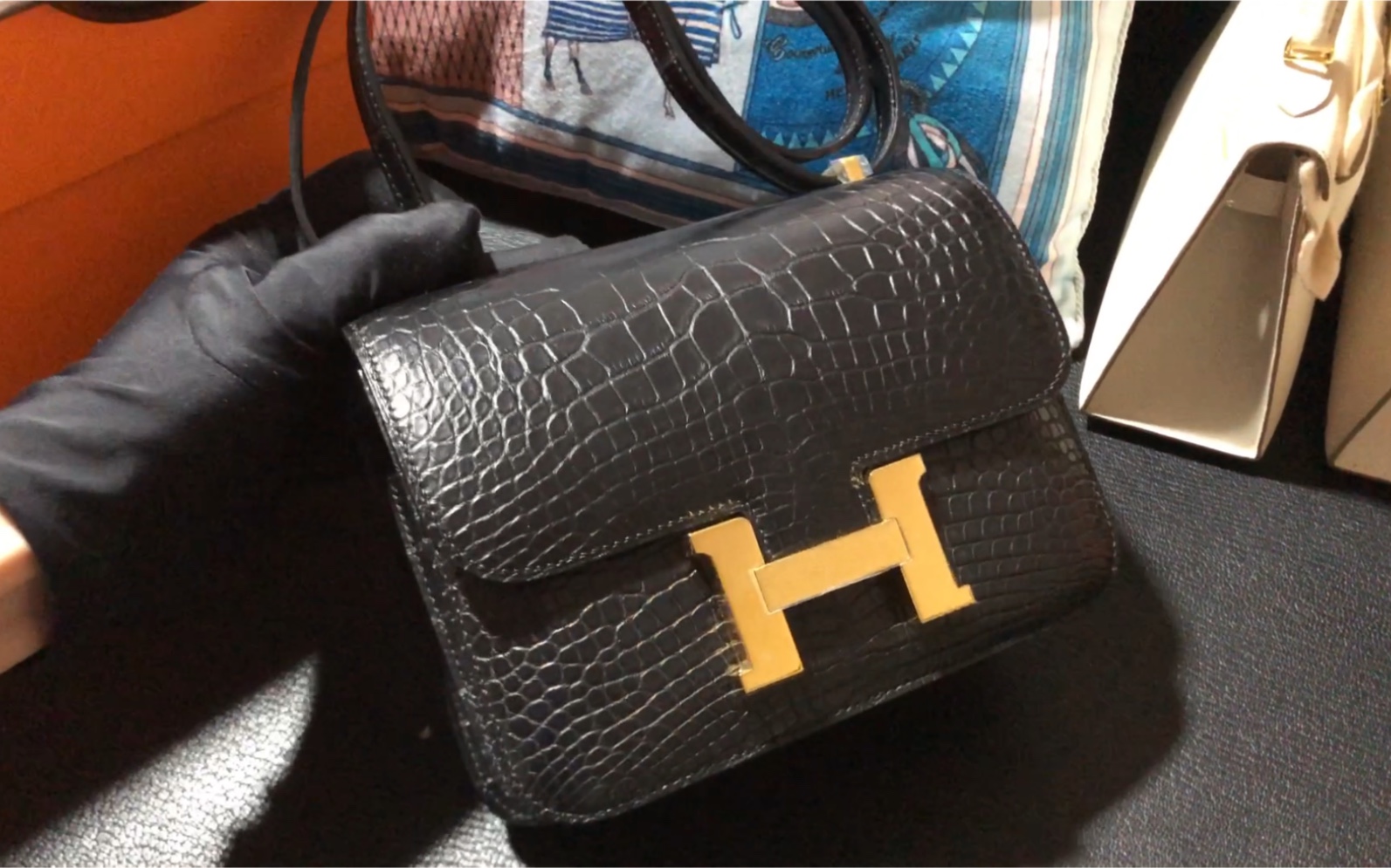 Hermes 爱马仕鳄鱼皮Constance19cm多少钱?哔哩哔哩bilibili