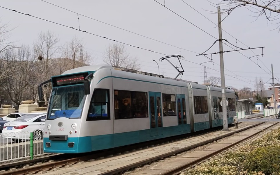 大连公交202路dl6wa型有轨电车星海广场出站