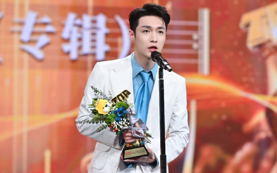[张艺兴]央视中国歌曲top排行榜颁奖晚会,张艺兴获得年度最佳唱片