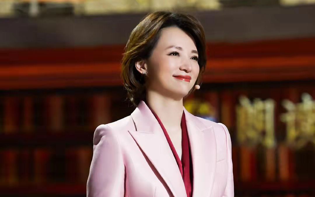 【朗读者第三季第七期】董卿绝美渐变红西装!很难不心动!