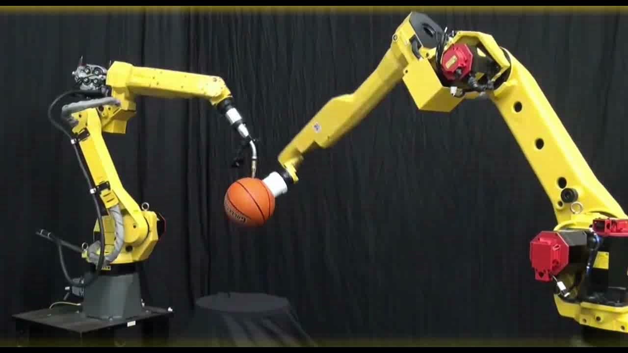工业机器人旋转篮球,来感受一下工业机器人的柔性与重复定位精度!