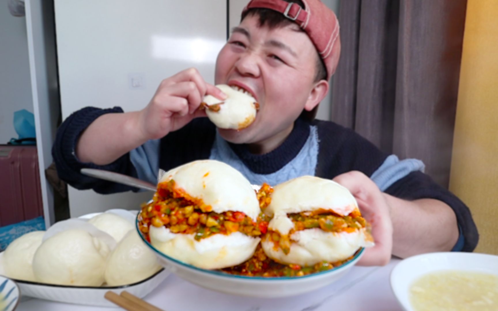 陕西特色绿辣子夹馍,一定得刚出锅的热馒头,辣得通透-西安美食猫-西安美食猫-哔哩哔哩视频