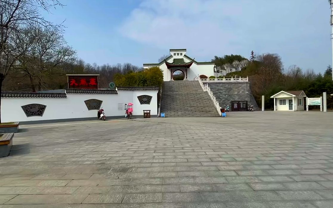 信阳市浉河区,龟山公园,龟山是信阳四大名山之一