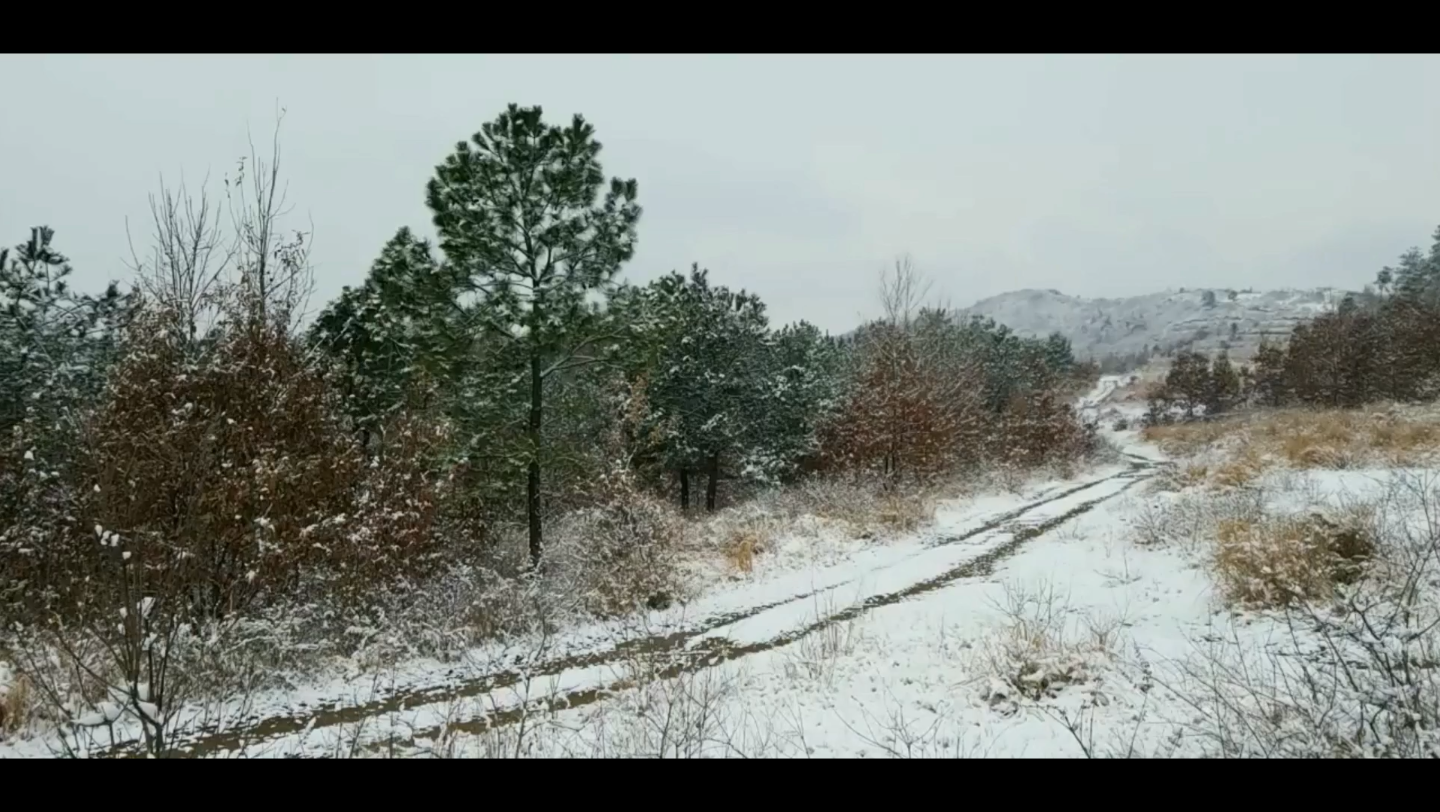 [图]落雪冬日的原野和山川。