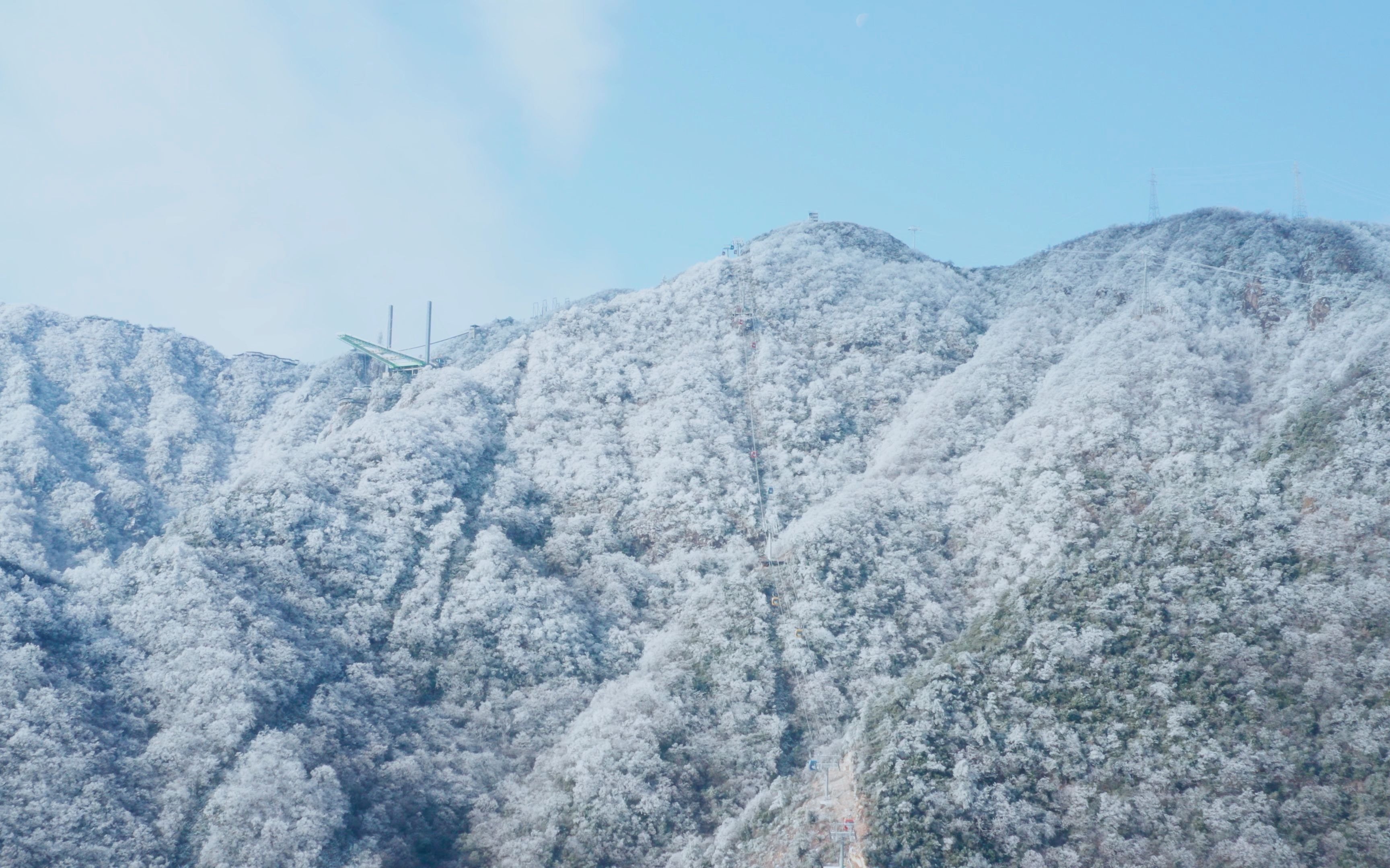 安吉云上草原雪景图片