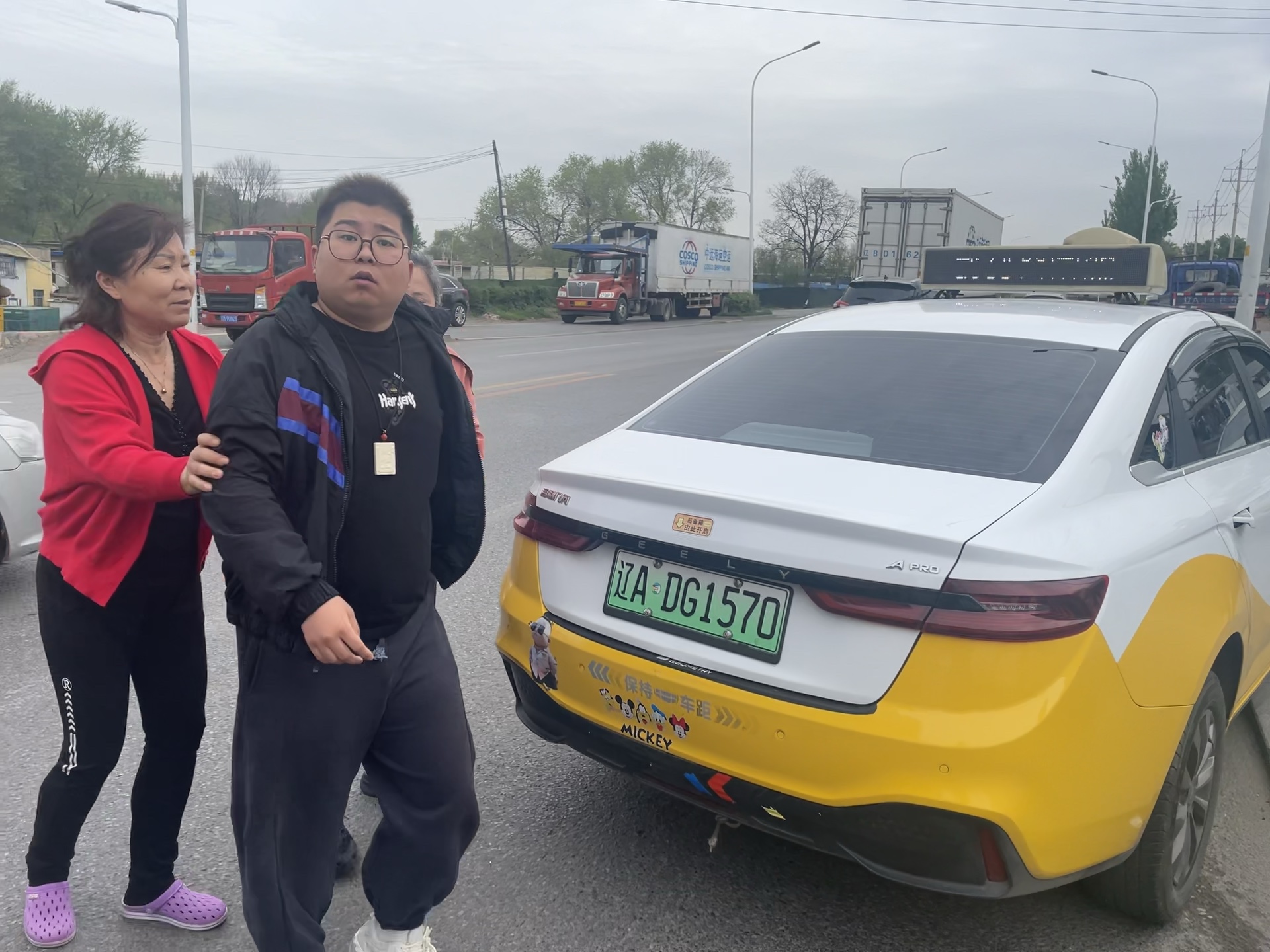 5.9日沈阳出租车一级马路违停,特嚣张