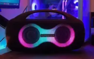 Descargar video: 拥有jbl partybox110 灯光的便携音箱 串联低音