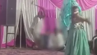 " 印 度 特 色 斧 头 按 摩 头 部 服 务 "