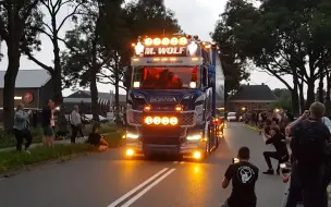 Download Video: 【汽车文化】傍晚时分 离场的部分卡车 2021荷兰阿森卡车之星节 Truckstar Festival 欧卡路拍 斯堪尼亚 沃尔沃 达夫 #168