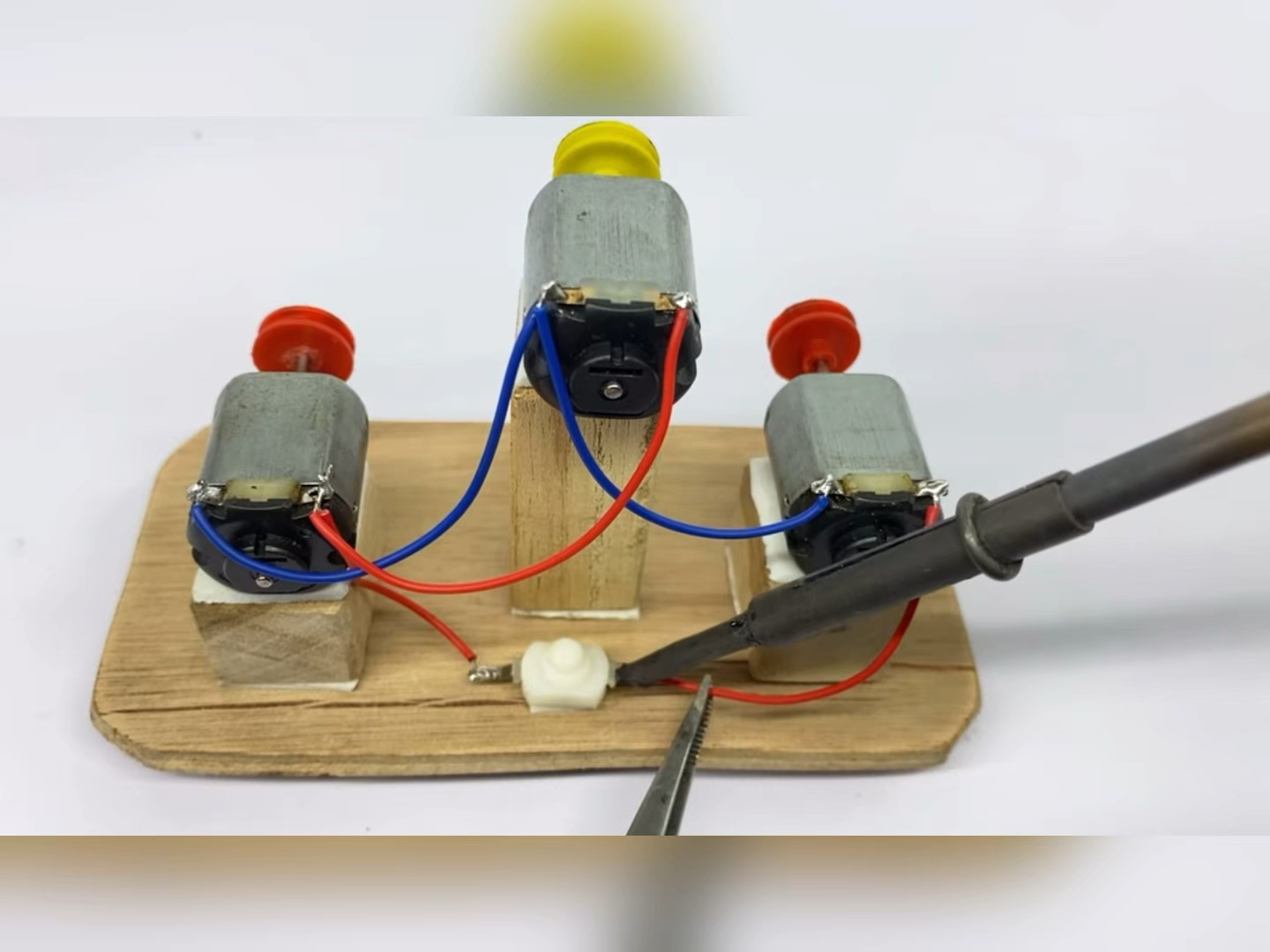 三支马达制作永动发电机详细教程